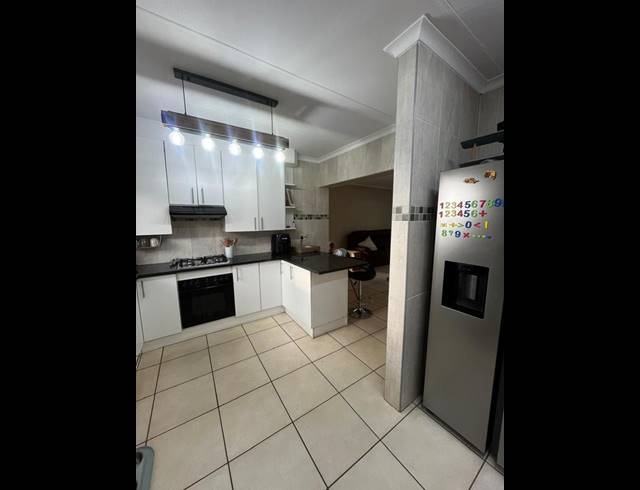 3 BEDROOM CLUSTER FOR SALE IN POMONA